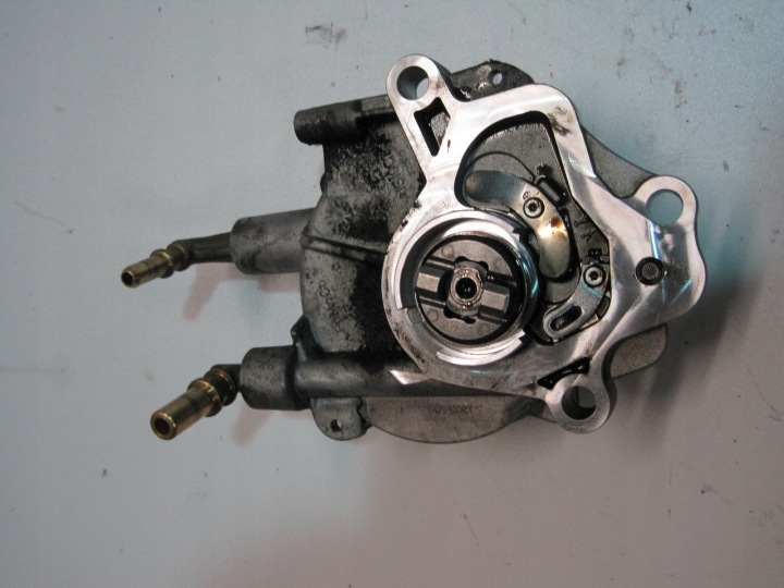 VACUM vacuum pump JAGUAR F PACE 3,0D DX2Q2A45AC