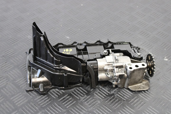 pump oil R9MA500 150009846R MERCEDES C-KLASA W205 SB 1,6 CDI