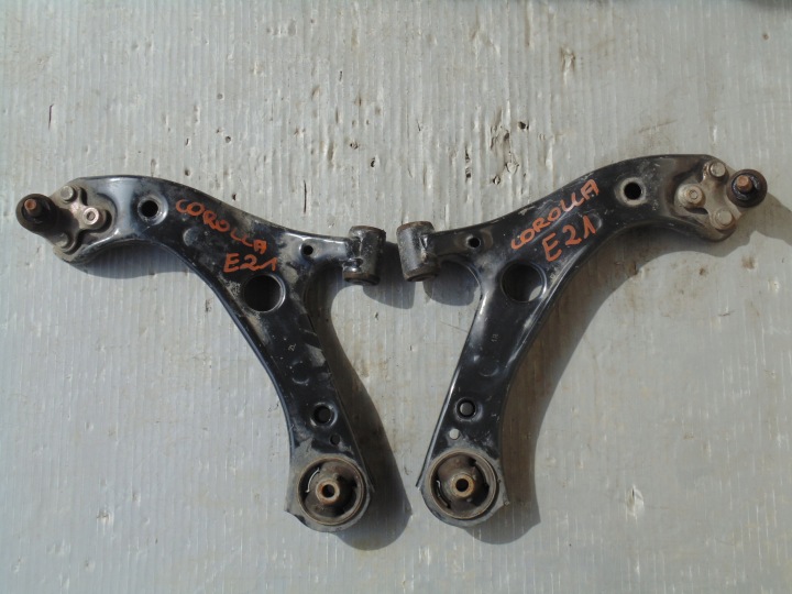 BRACCETTO DESTRA SINISTRA TOYOTA COROLLA E21 2019 ROK.