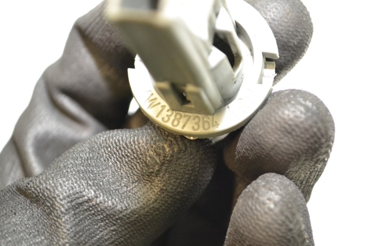 Hintere Leuchtenhalterung BMW 3 E36 1387364 5