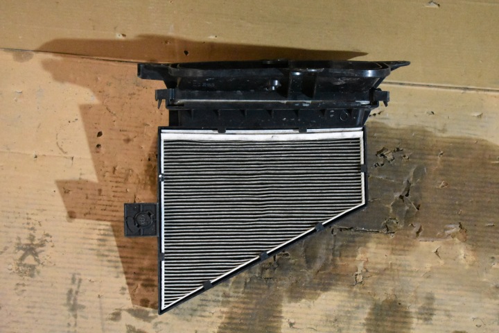 IDEALNA cover of a filter, cab MERCEDES W223 1