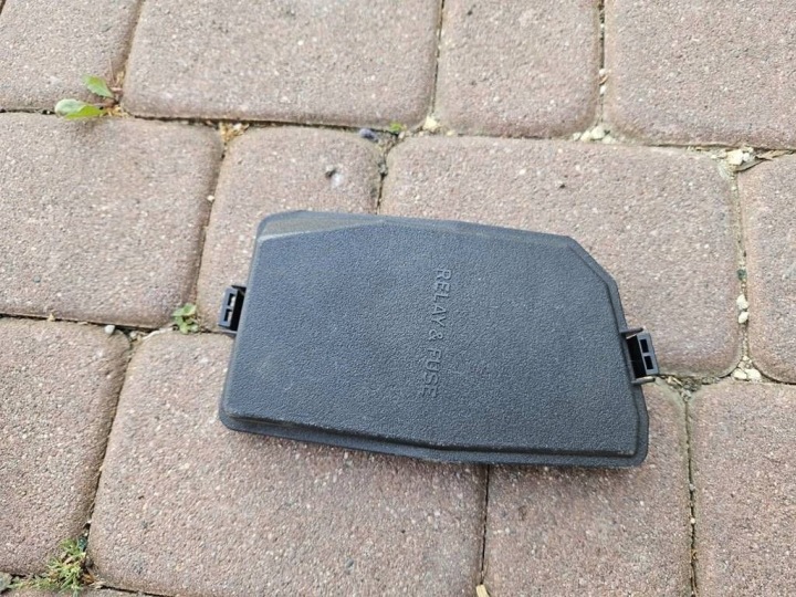 Boîte Couverture tablier moteur Boîte à fusibles Toyota Camry VIII XV70 82662-33B30