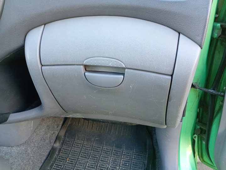 Toyota Yaris Verso 1 00-05 skrinka spolujazdca spolujazdca