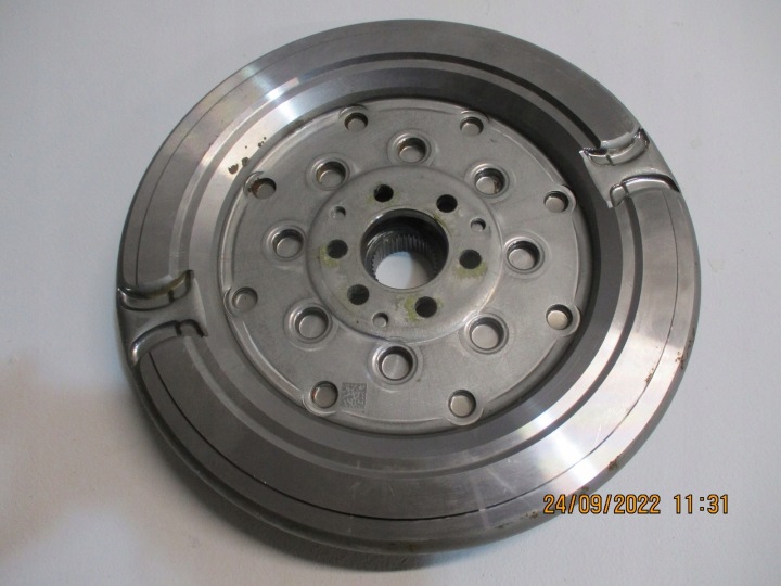 EMBRAYAGE VOLANT D’INERTIE OCCASION VW 04E105266AA 1,4TSI