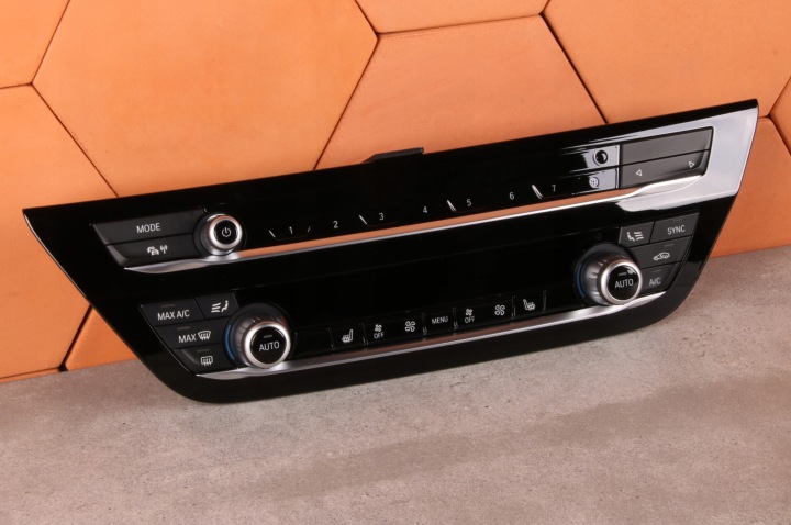 BMW M5 F90 LCI G30 G31 G32 PANEL klími klimatizaci RADIA AUDIO 5A48005