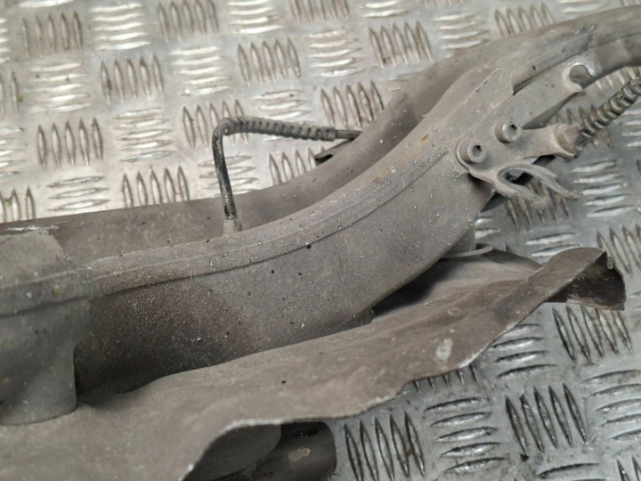 Front swing pin Left side BMW 5 F10 F11 6777751 9