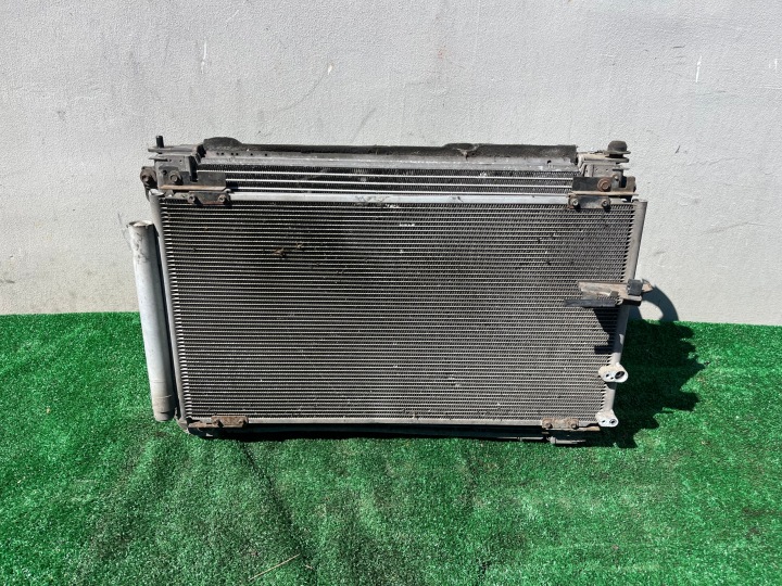 KOMPLET of radiators Z WENTYLATOREM LEXUS IS 220D 2008 2.2 DIESEL
