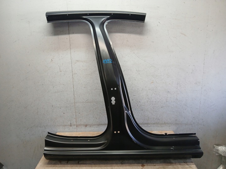 práh sloupek pravý AUDI A4 B8 8K 08- 8K9809840