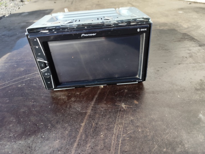 Radio z VW T5 PIONEER DIVX DMH G221BT