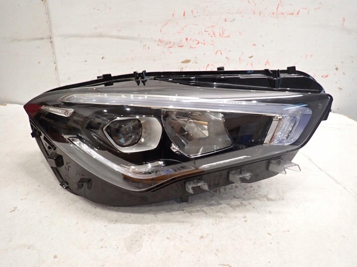 Licht vorne vorne rechts MERCEDES CLA W118 2018- FULL LED A1189062600