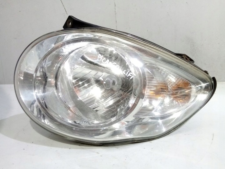 Kia Picanto and lift light left front front