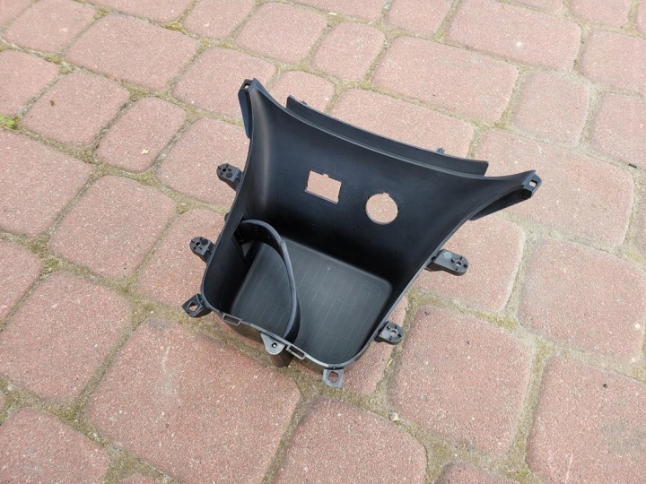 Tunel střední úchyt na napoje Opel Corsa E 13352902