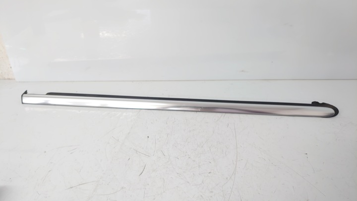 MERCEDES GL X164 moulding dust left rear part 1646908180