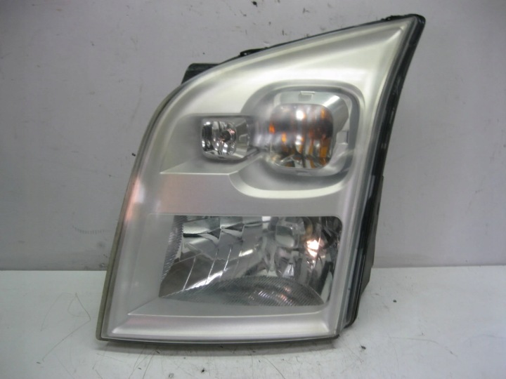 light front left Ford Transit 06
