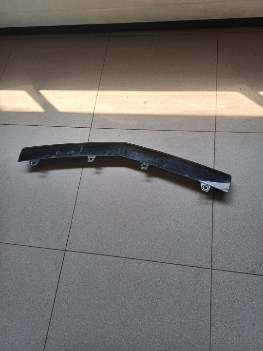 Leiste Schutzleiste untere der Stoßstange vorne MERCEDES C AMG W 204 A2048851622
