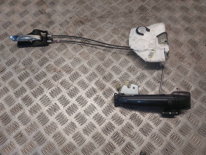 de la Serrure Portière Droite Avant + Poignées SUZUKI SWIFT V MK7 82201-68LA1