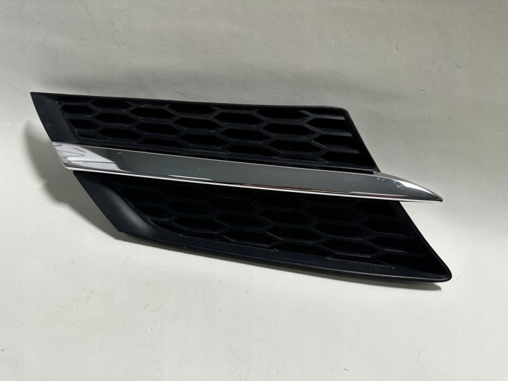 TOYOTA RAV 4 mřížka nárazníku předek pravá 53105-42010 53105-42021 53123-4201