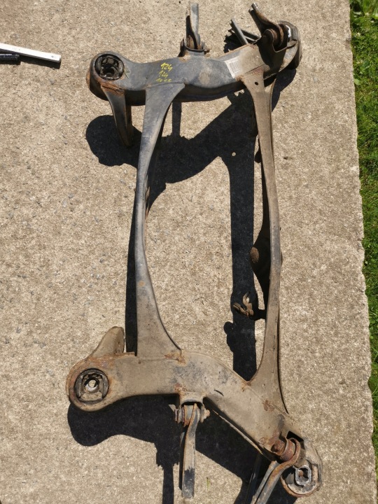 MERCEDES W124 Renfort pare choc Pont essieu Essieu avant berceau Arrière Suspension Arrière