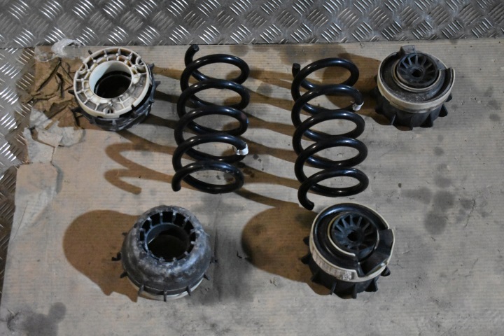 IDEALNE Fahrwerksfeder heck hinten PORSCHE PANAMERA 971 1