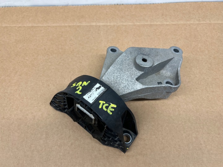 Dacia Sandero II 0.9 TCe Supporto motore staffa fissaggio 112844547R
