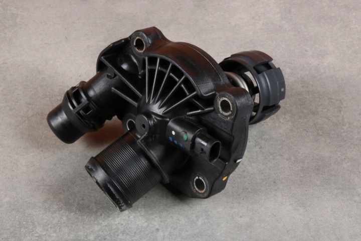 BMW 2 F45 F46 X1 F48 X2 F39 B32 B36 B38 B42 B46 B48 termostat 4121680