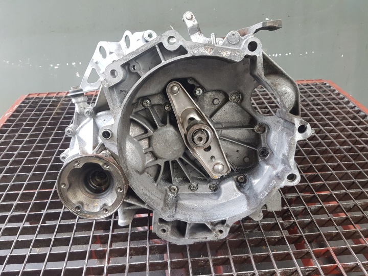 Boîte de vitesses Manuel VOLKSWAGEN GOLF 5 Positif HBM