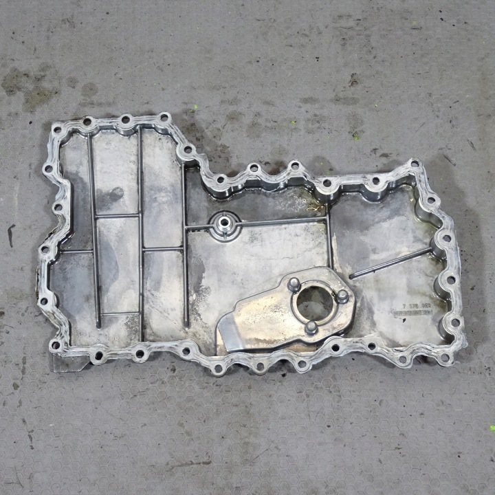 BMW 7 F01 F02 4.4 V8 oil sump lower 7570694
