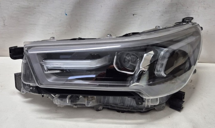 TOYOTA HILUX VIII 8 LIFT 20- light left front front FULL LED 81150-YP430