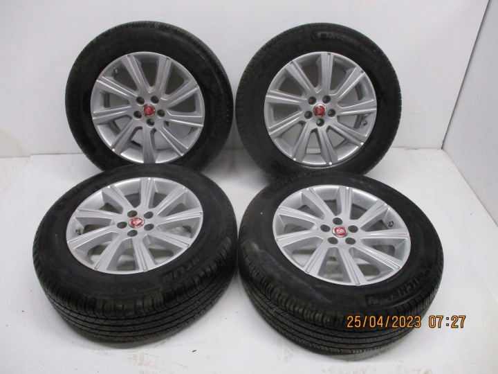 ruote CERCHI pneumatici, gomme JAGUAR E PACE R18 M+S 4MM