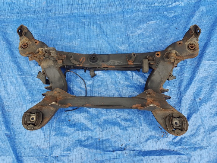 Essieu avant berceau Arrière MERCEDES W203 Renfort pare choc Essieu Pont essieu 2033501794