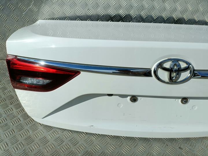 Toyota Avensis T27/T27 II 15-18 lift sedan rear tailgate color 040 white 5