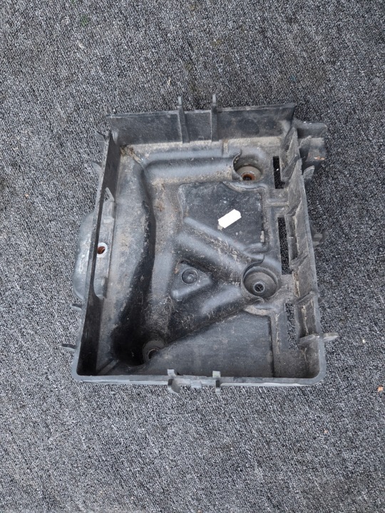 držiak Obal akumulátora SEAT IBIZA IV 5ZQ915331B