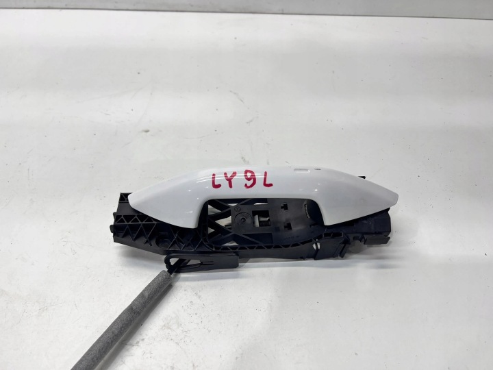 handle holder left front or rear part AUDI A3 8Y 8Y0837205A