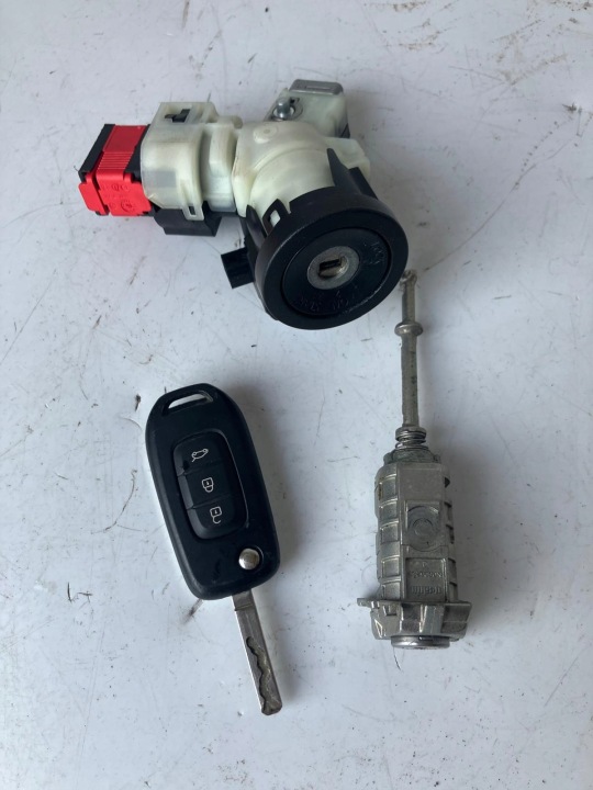 Allumage Clé Insert de la serrure RENAULT CLIO V N0505266 285916400R