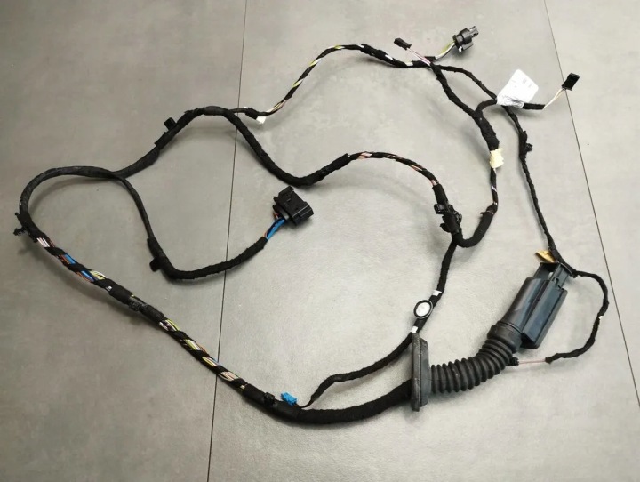 BMW X1 F48 zvazok dvere pravá zadok 6840096