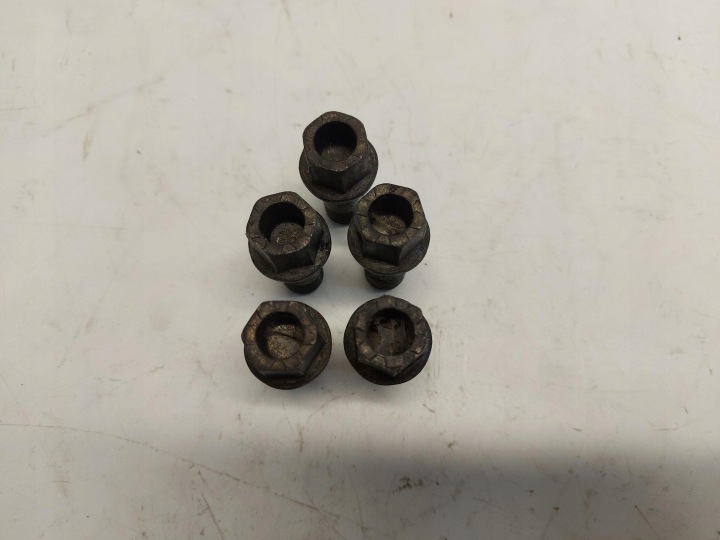 VW Arteon 3G8 2018r Schrauben Sicherheits- lock with key