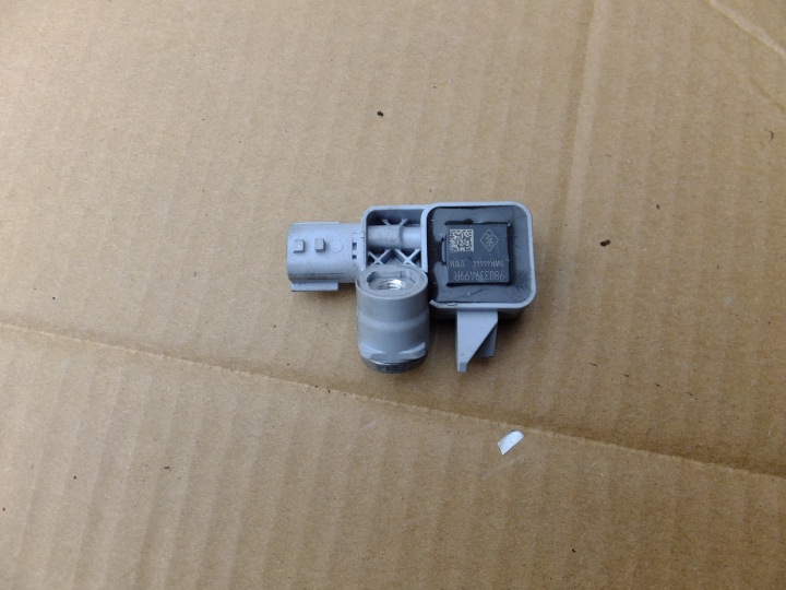 Sensore impatto renault clio IV 988339499R