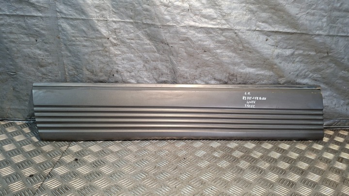 moulding door left front MERCEDES W126