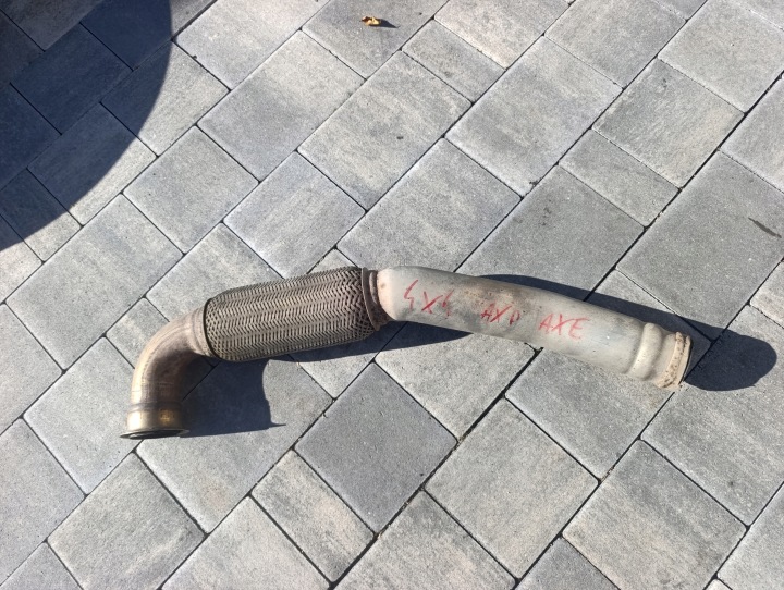 tubo od turba do katalizatora VW T5 2.5 TDI 4X4 03-06 rok AXD AXE