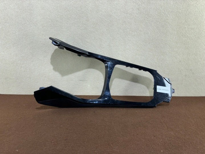 BMW F80 M3 M4 PANEL TUNELU konzoli RÁM 165A563E202 K86/RX601