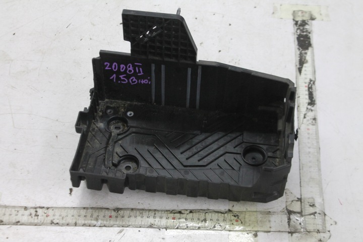 PODSTAWA AKUMULATORA 9823533180 PEUGEOT 2008 II