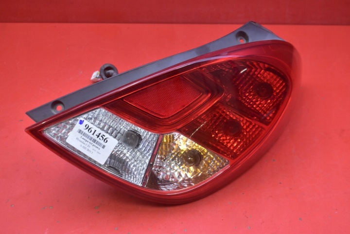Licht links heck hinten 92402-4P500 HYUNDAI I20 1 und 5D HB LIFT 12-14