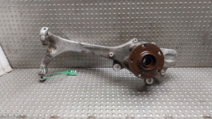 glavčina desni prednji dio 4E0407258J 4E0258J AUDI A8 S8 D3 PHAETON 3D 4.2