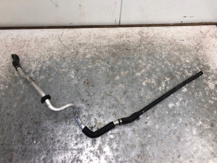 tubo Tubazione d’acqua MERCEDES W205 KOMBI A2058300002