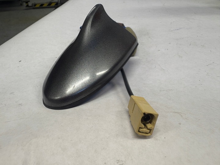 INFINITI Q30 ANTENA PLETWA dach KAD G