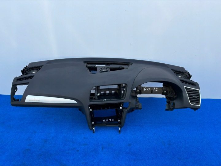 AUDI Q5 8R palubna doska konzola kokpit UK ANGLIK 8R2857041 RO73