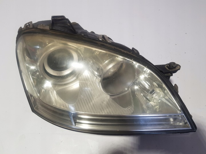 MERCEDES ML W164 Licht rechts vorne UK