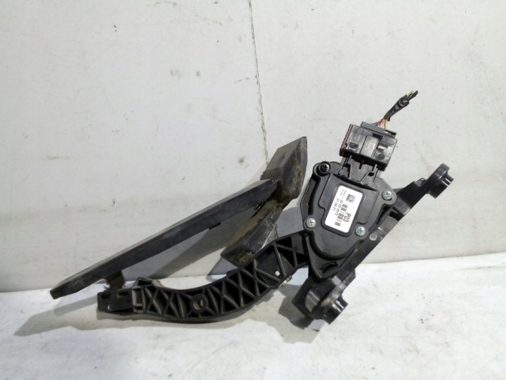 Hyundai i30 II 2 accelerator pedal 32700-3XXX