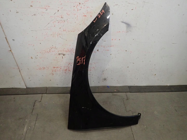 fender front front right MERCEDES R-KLASA W251 2005