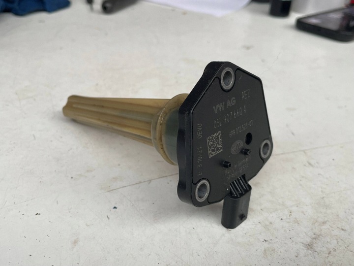 sensor of the level oil AUDI A5 05L907660A @M